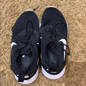 woman’s nike running shoe